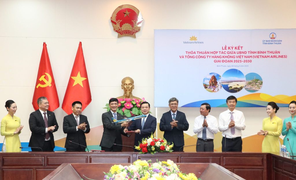 Hãng hàng không Quốc gia ký biên bản ghi nhớ hợp tác cùng Bình Thuận thúc đẩy du lịch